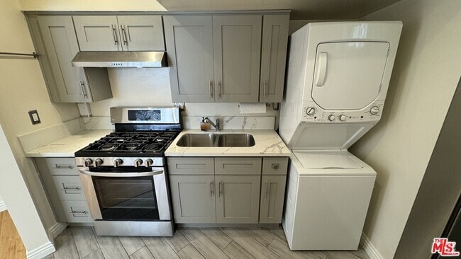 Building Photo - 656-656 Park Ave Rental