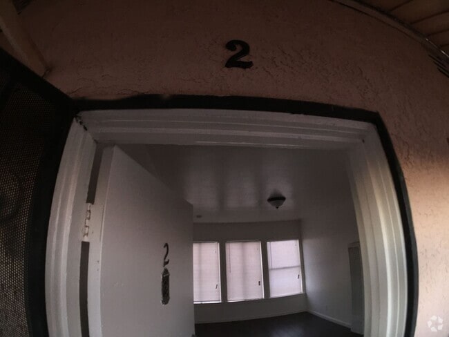 Building Photo - 7404 S Western Ave Unit 2=7404.5 Rental