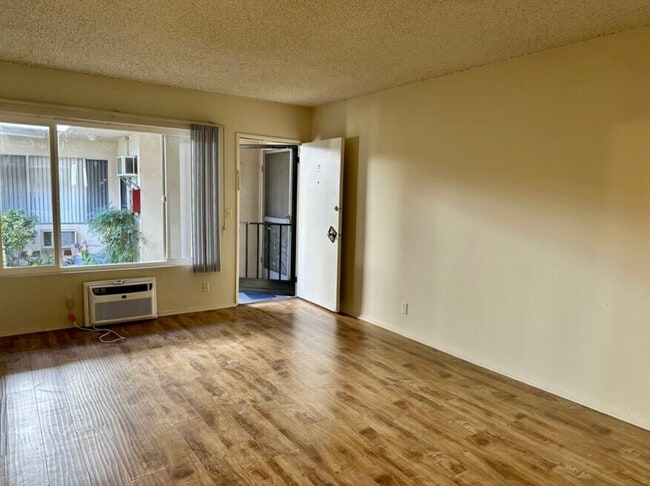 Photo - Aqua Vista Apartments