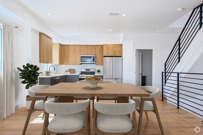 Building Photo - 2851 S Victoria Ave Unit 2851 1/2 Rental