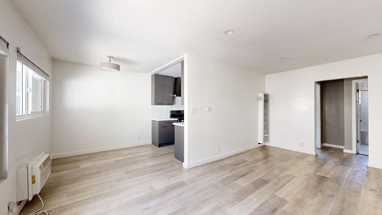 3D Tour - 514 S. Mariposa Ave.
