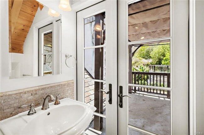 Photo - 537 Canyon Acres Dr