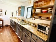 Full kitchen - 3927 Degnan Blvd