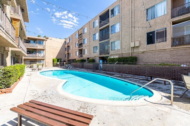 Photo - Welcome to Sherman West Apartments !!!