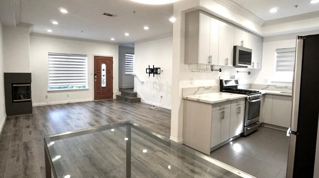 Photo - 268 Mar Vista Ave Unit 268 N Mar Vista Ave #4