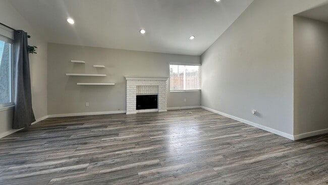 Photo - 1177 Springbrook St