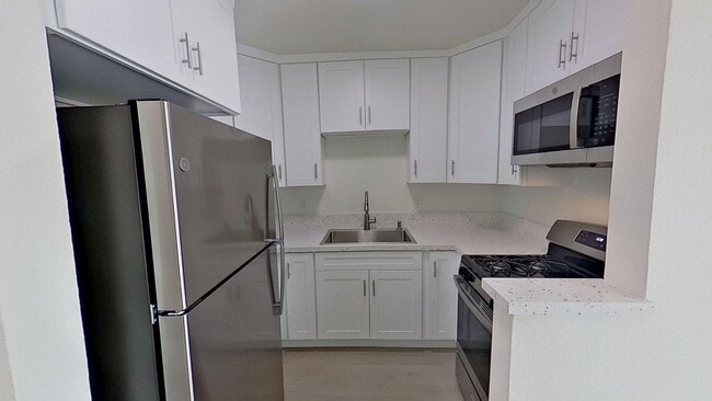 Photo - 437-443 W Valencia Dr