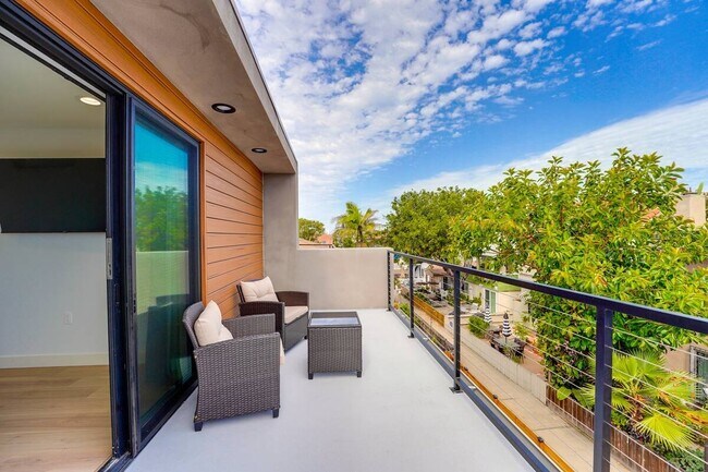 Photo - 827 Island Ct