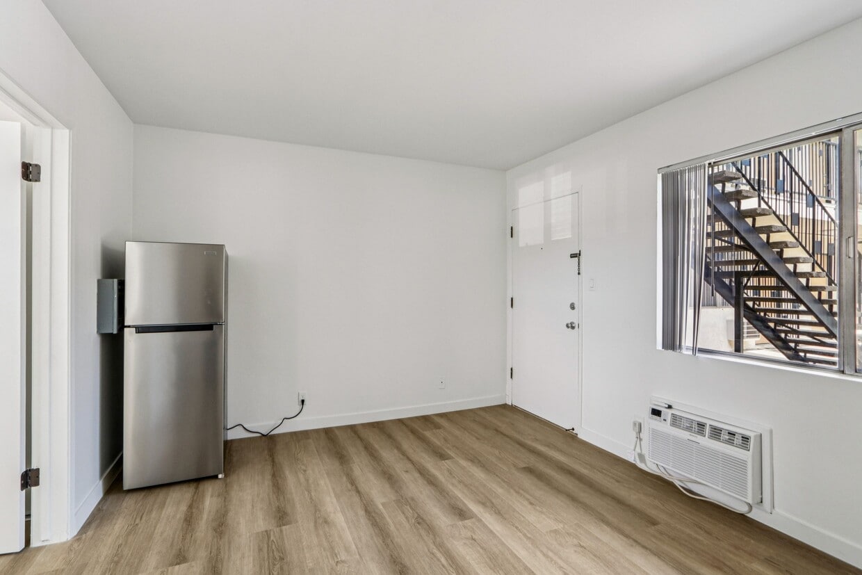 Floor Plan - Studio. 1 Bath. 0 Half