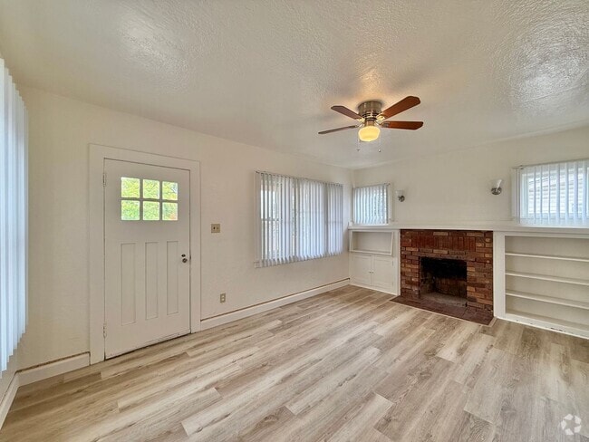 Building Photo - 2 Bedroom Cottage nestled in City Heights!... Rental