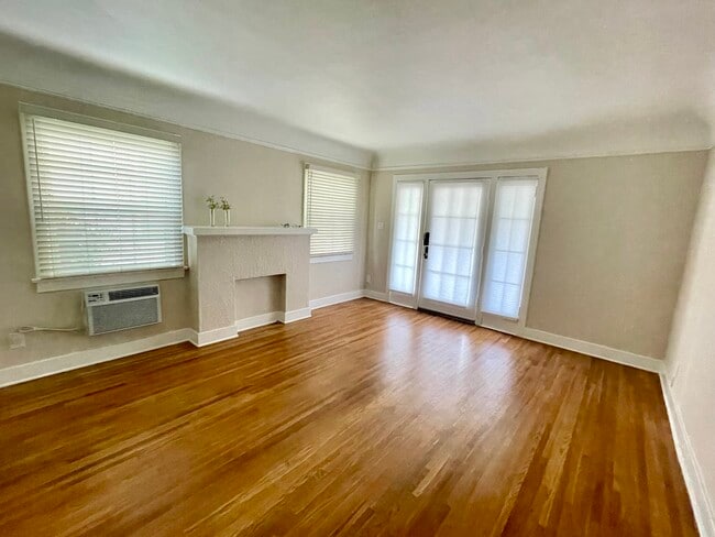 Living Room - 4565 Alumni Ave