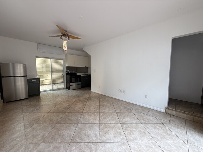 Building Photo - 748 1/2 N La Jolla Ave-748) Unit 748)