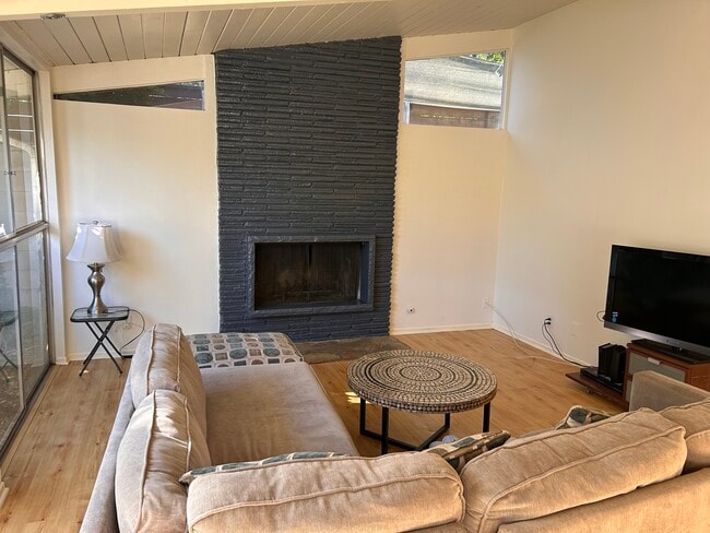 Photo - 22839 Epsilon St