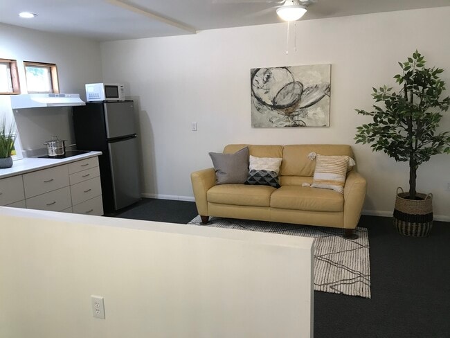 Building Photo - 15920 Caras Ct Unit Granny flat