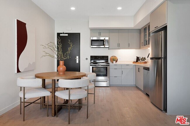 Photo - 1325 N New Hampshire Ave