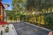 Photo - 362 Westbourne Dr House
