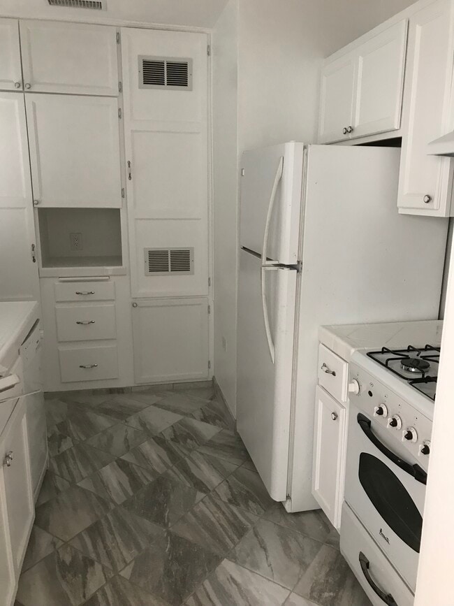 Photo - 2118 N Glenoaks Blvd Unit B