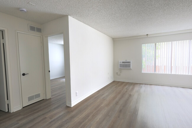 Photo - 2928 Leeward Ave Unit 301
