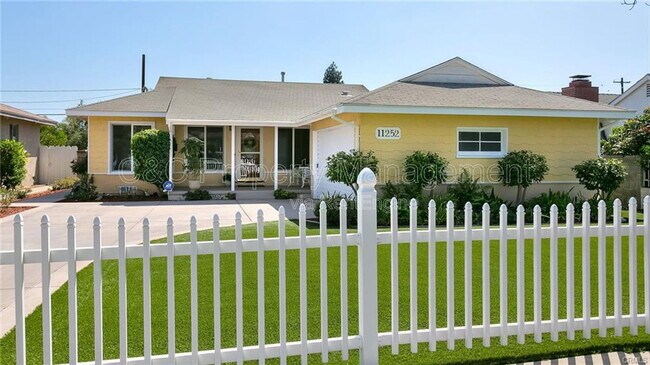 Photo - 11252 Delano St
