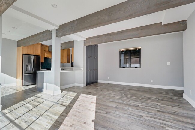 Photo - 2519 Curtis Ave Unit C