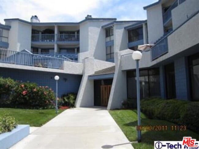 Building Photo - 4260 Vía Arbolada Unit 307