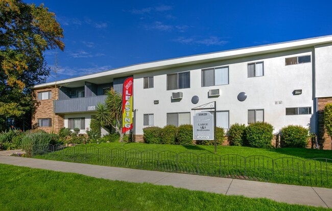 Building Photo - 10839 Morrison St Unit 16