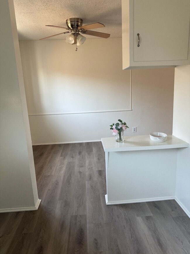 Photo - 6857 Whitsett Ave