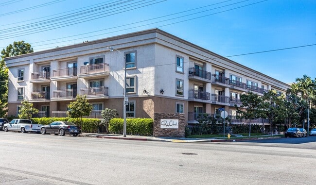 Photo - Enjoy one of the most walkable neighborhoods in LA