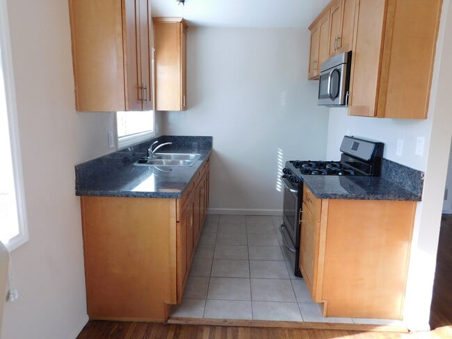 Photo - Victory, 1700-1702 Unit 1702 #F