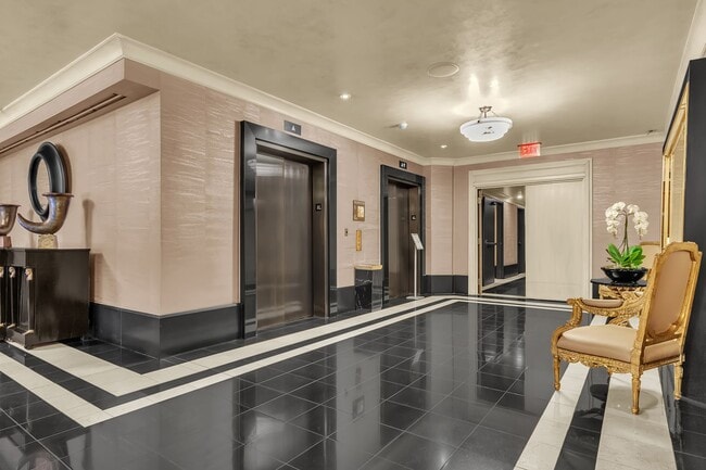 Photo - 1645 Vine St