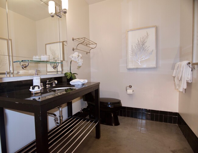 Large Powder room downstairs - 849 S Broadway Unit PH1