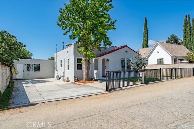 Photo - 2461 St Pierre Ave