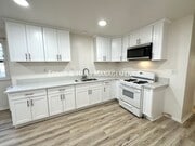 Photo - 622 E 7th St Apartment