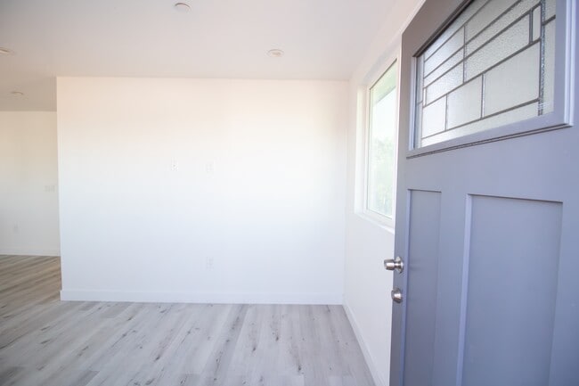 Building Photo - 11033 S Burin Ave