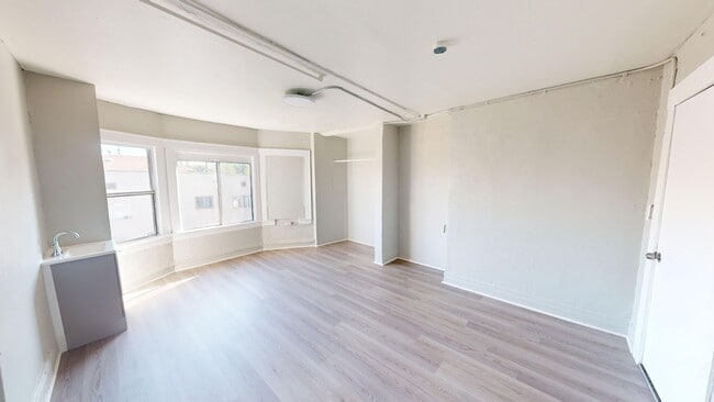 Photo - BEAUTIFUL DORMITORY STYLE HOUSING AVAILABLE