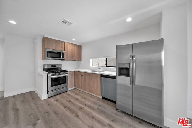 Photo - 11520 Emelita St