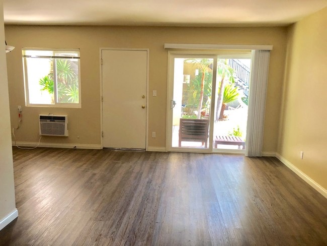 Photo - 8740 Owensmouth Ave