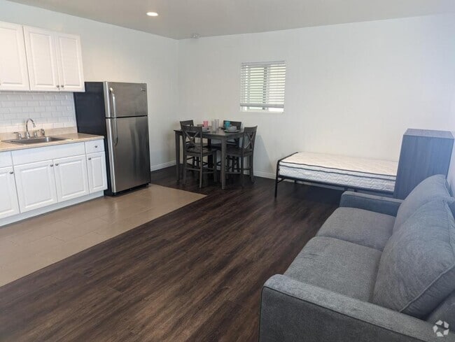 Building Photo - 993 Rosecrans St Rental