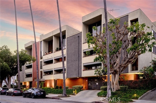 Building Photo - 125 W Mountain St Unit 203