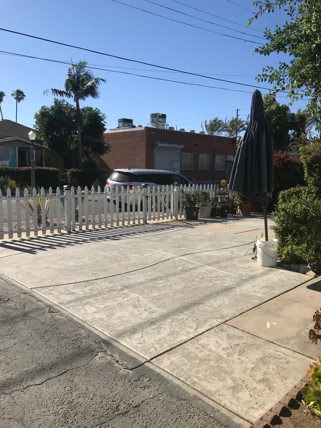 Photo - 3530 Helms Ave