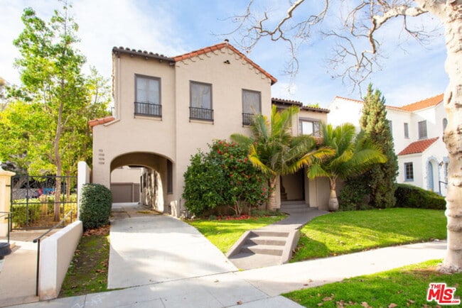 Photo - 153 N Arnaz Dr