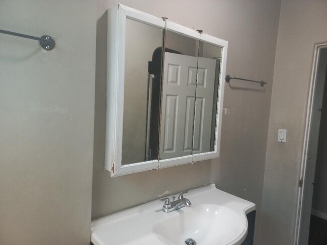 Photo - 743 Harris Ave