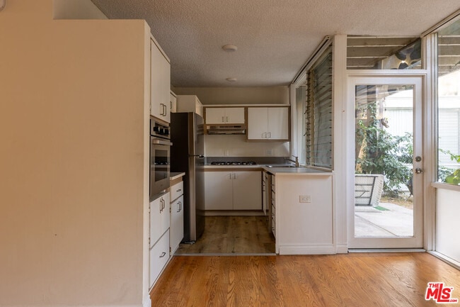 Photo - 11131 Rose Ave Unit 17