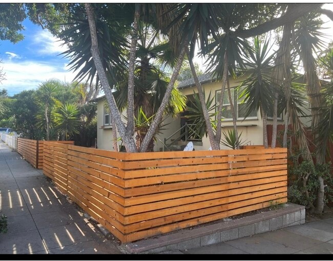 Building Photo - 421 N Horne St