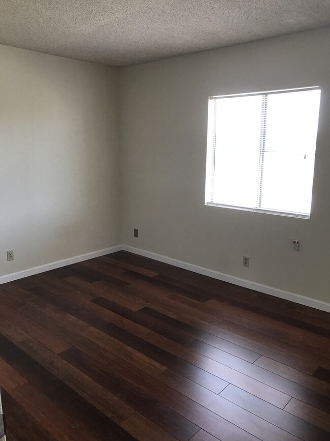 Photo - SPACIOUS Upper 2 bedroom unit, Bellflower -- CALL US TODAY!! Unit 00010215