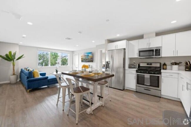 Building Photo - 3909 Voltaire St Unit 305 Rental