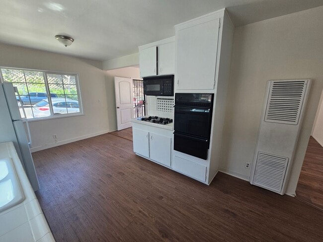 Photo - 935-937 W. 17th St. Unit 937