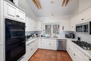 Kitchen - The Arroyo House Student Living.