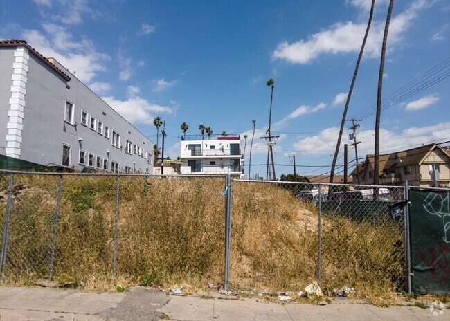 Building Photo - 936 S Mariposa Ave