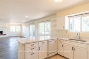 Photo - 4 Bedroom, 3 Bath Large House with Mountai...